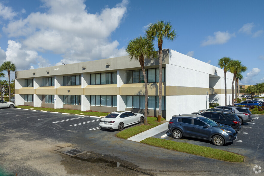 500 Gulfstream Blvd, Delray Beach, FL for lease - Building Photo - Image 3 of 28