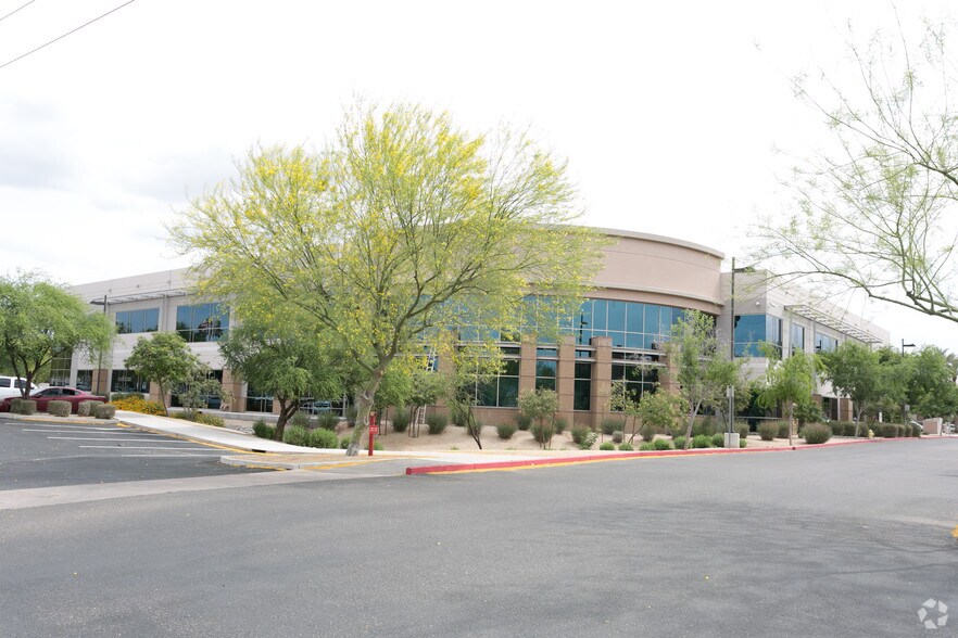5700 W Chandler Blvd, Chandler, AZ for lease - Primary Photo - Image 1 of 70