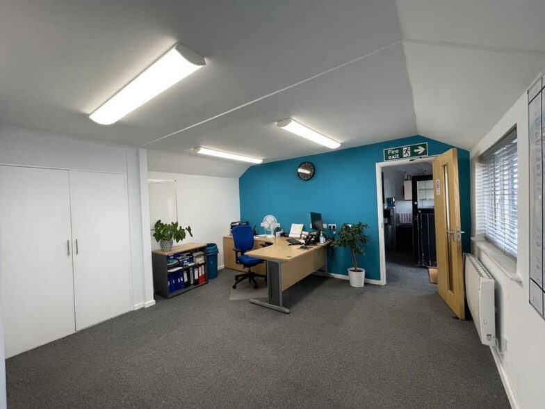 2 Park Rd, Hythe for lease - Building Photo - Image 2 of 15