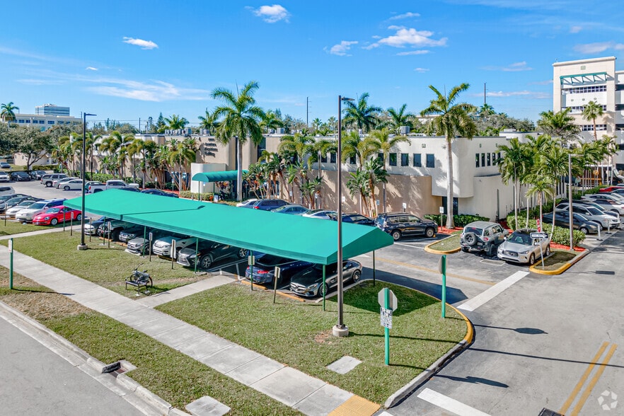 21000 NE 28th Ave, Aventura, FL for lease - Primary Photo - Image 1 of 3