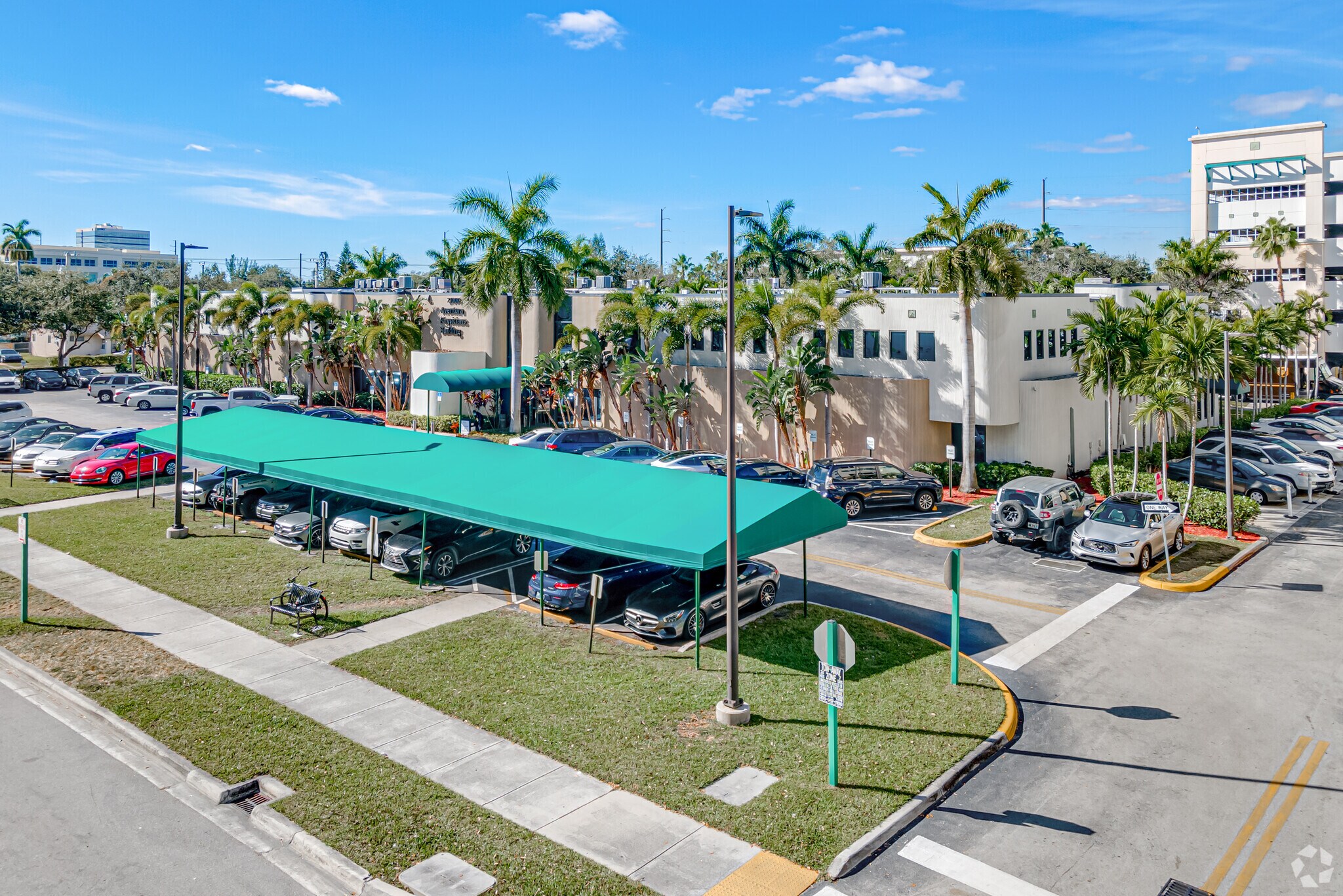 21000 NE 28th Ave, Aventura, FL for lease Primary Photo- Image 1 of 4