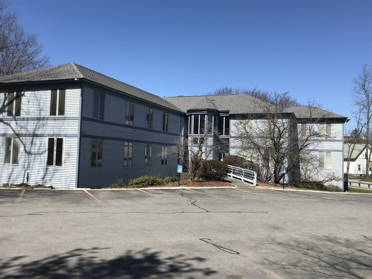 33 Electric Ave, Fitchburg, MA 01420