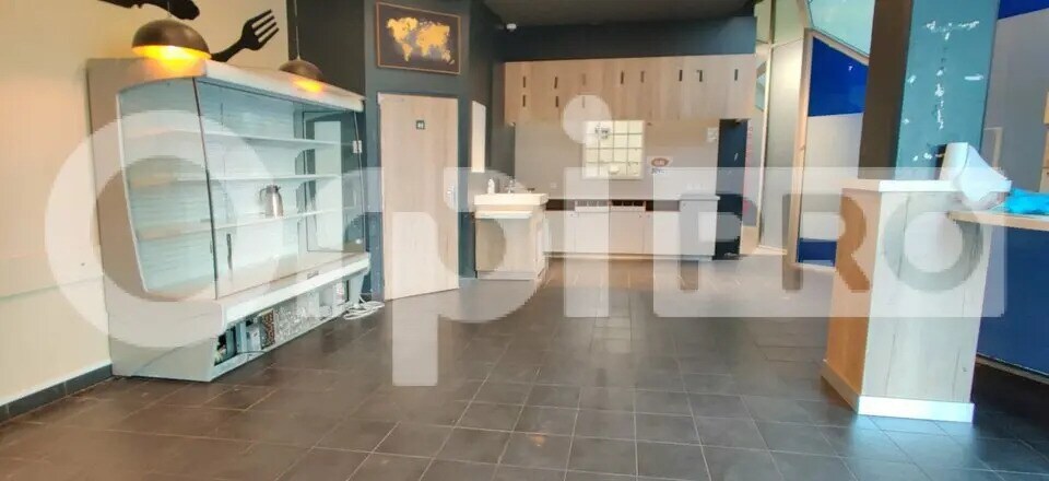 Retail in Évry-Courcouronnes for lease - Interior Photo - Image 2 of 7