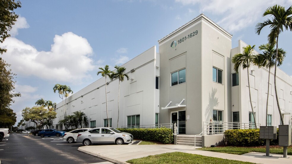 1601-1629 NW 84th Ave, Miami, FL for lease - Primary Photo - Image 1 of 4