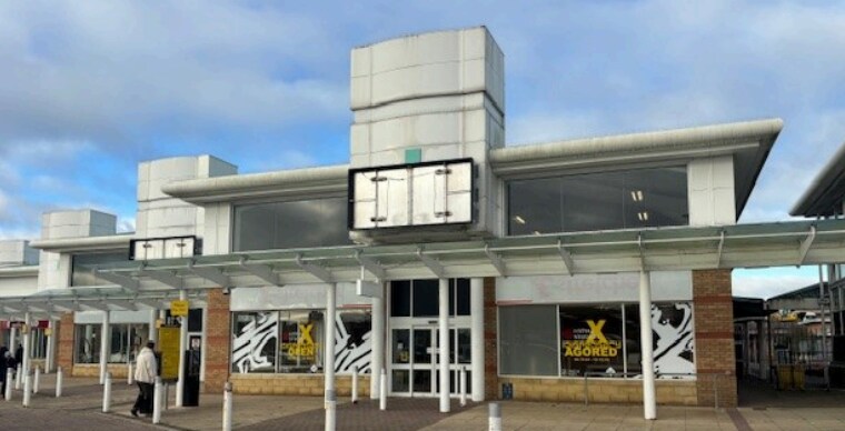 4 Island Green Shopping Centre, Wrexham for lease - Building Photo - Image 2 of 2