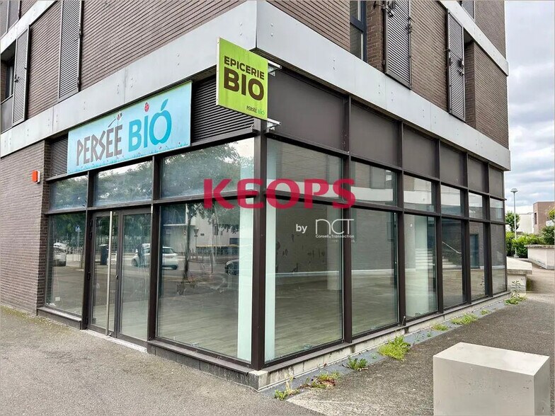 Retail in Blagnac for lease - Building Photo - Image 1 of 8