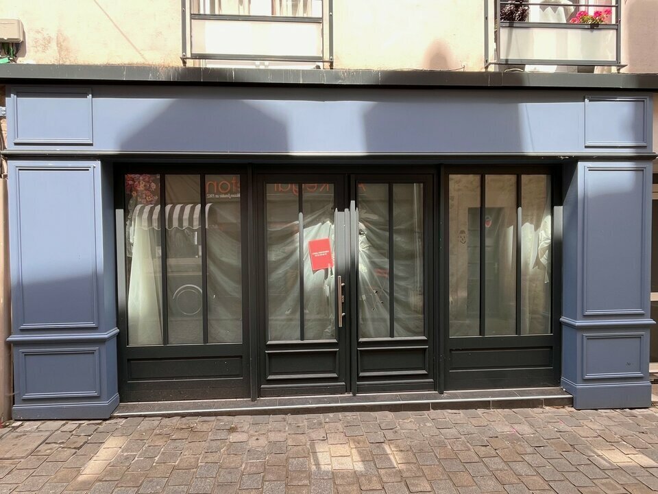 Retail in Auray for lease Building Photo- Image 1 of 4