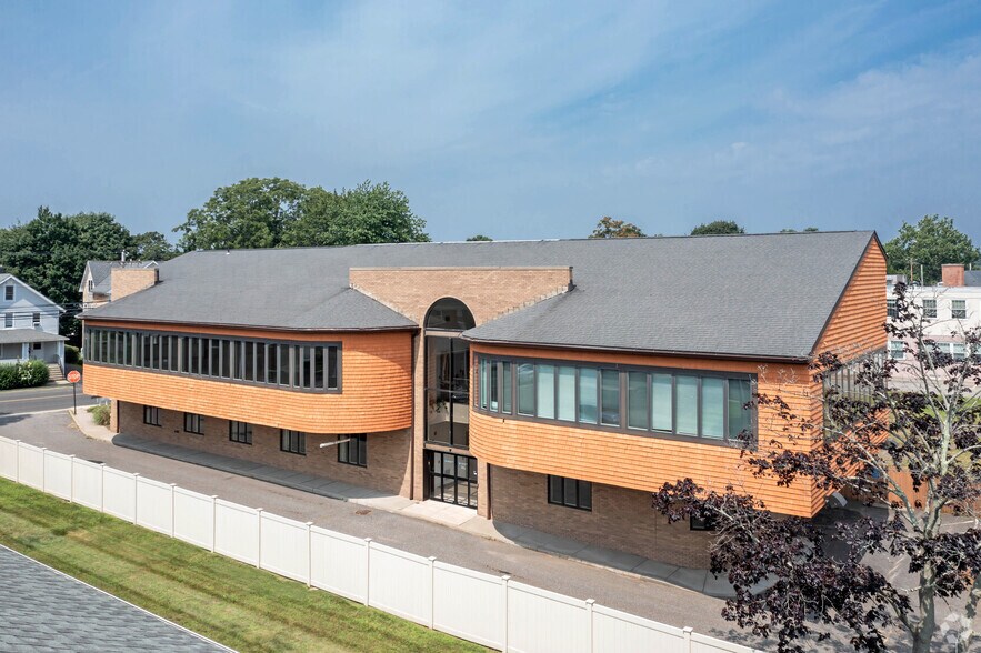 363 Reef Rd, Fairfield, CT for sale - Primary Photo - Image 1 of 1