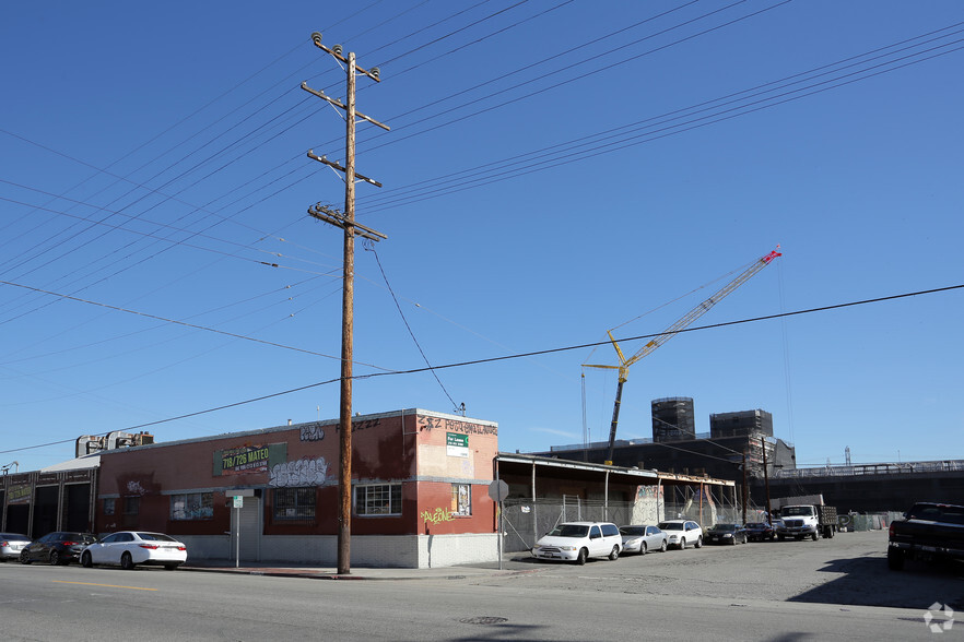 726 Mateo St, Los Angeles, CA for sale - Primary Photo - Image 1 of 1