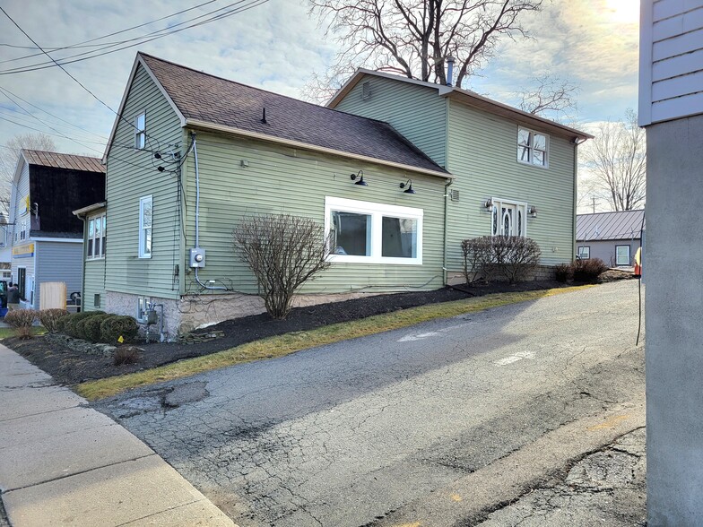 165 Ward St, Montgomery, NY for sale - Primary Photo - Image 1 of 1