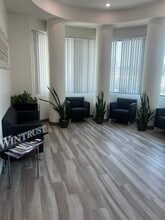 14925-14945 Ventura Blvd, Sherman Oaks, CA for lease Lobby- Image 1 of 12