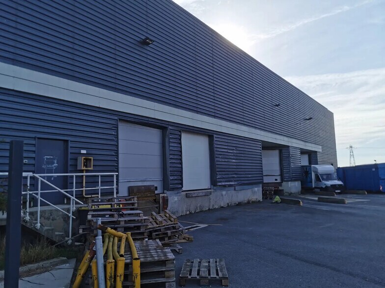 Flex in Reims for sale - Building Photo - Image 3 of 14