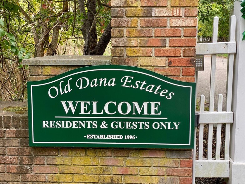 4 Old Mastic Dr, Mastic Beach, NY 11951