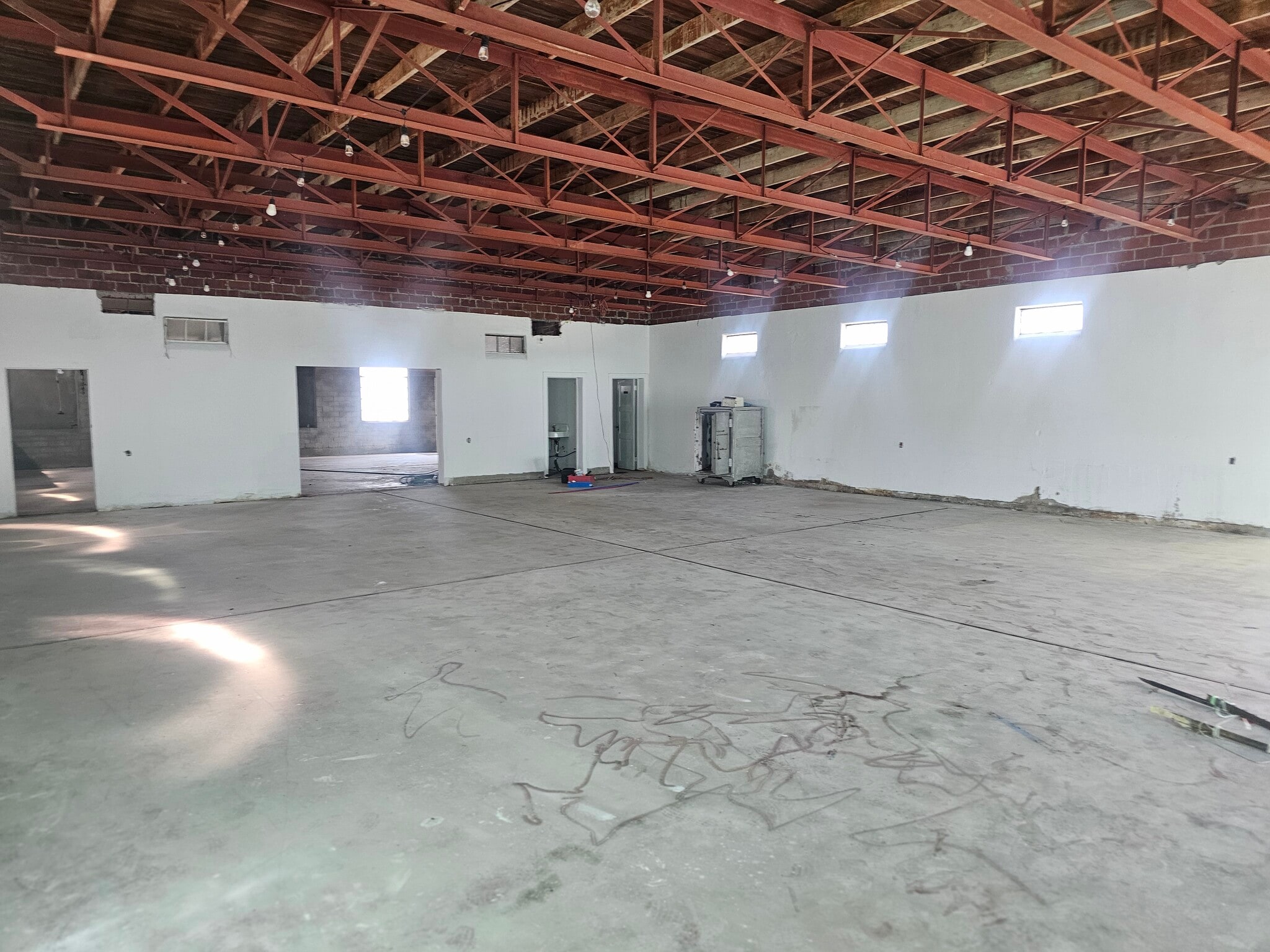 1220 Mineral Wells Hwy, Weatherford, TX for lease Interior Photo- Image 1 of 8