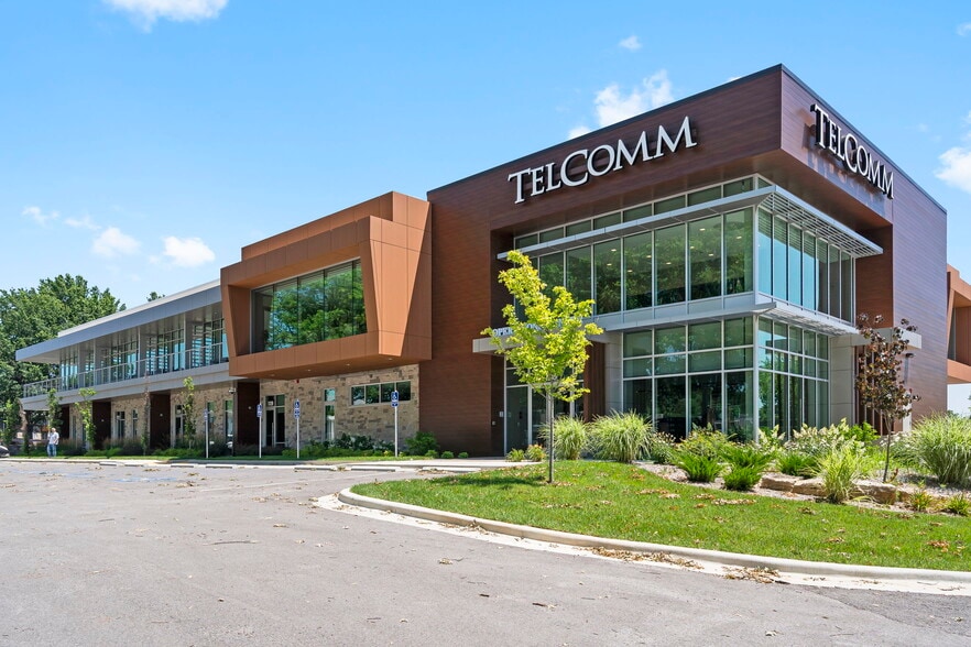 1724 S Luster Ave, Springfield, MO for lease - Building Photo - Image 3 of 28