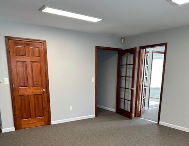 456 W Jericho Tpke, Huntington, NY for lease - Building Photo - Image 2 of 13