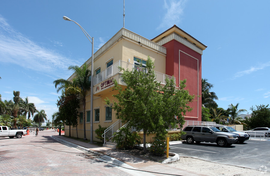 201 N Ocean Dr, Hollywood, FL for sale - Primary Photo - Image 1 of 26