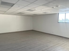 15721 Vanowen St, Van Nuys, CA for lease Building Photo- Image 2 of 3