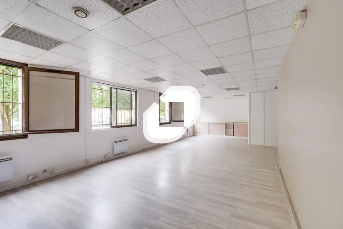 Office in Torcy for lease Interior Photo- Image 1 of 14