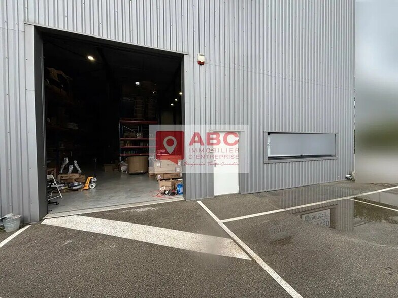 Flex in Vendargues for lease - Building Photo - Image 1 of 4