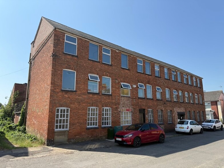 49 Grove Rd, Rushden for sale - Building Photo - Image 2 of 3
