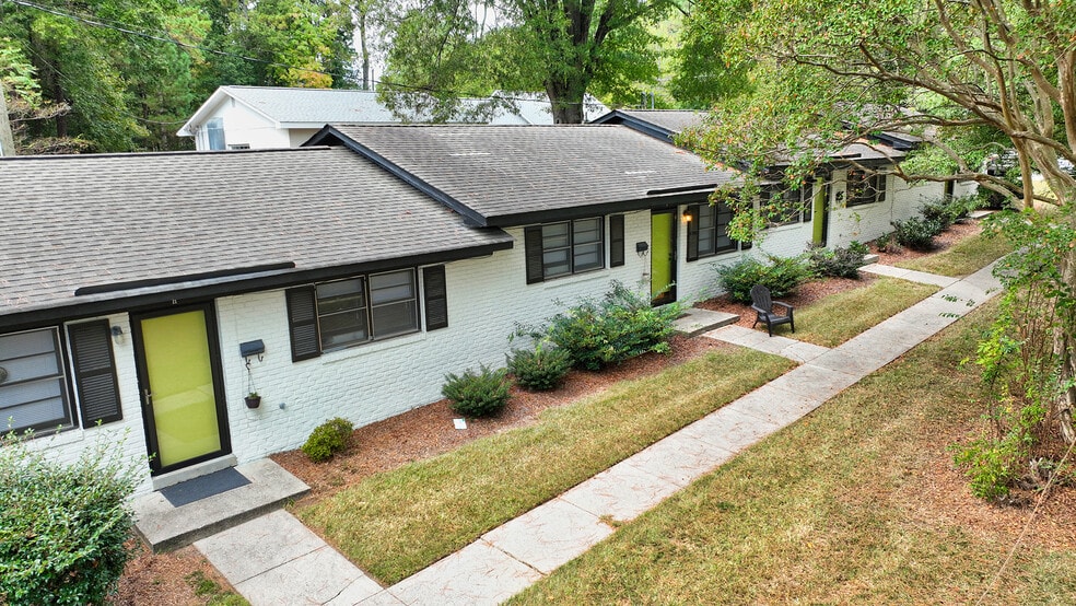 109 W Poplar Ave, Carrboro, NC for sale - Building Photo - Image 2 of 8