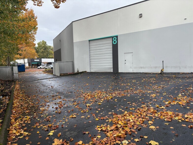 6620 NE 78th Ct, Portland, OR for lease - Building Photo - Image 2 of 4