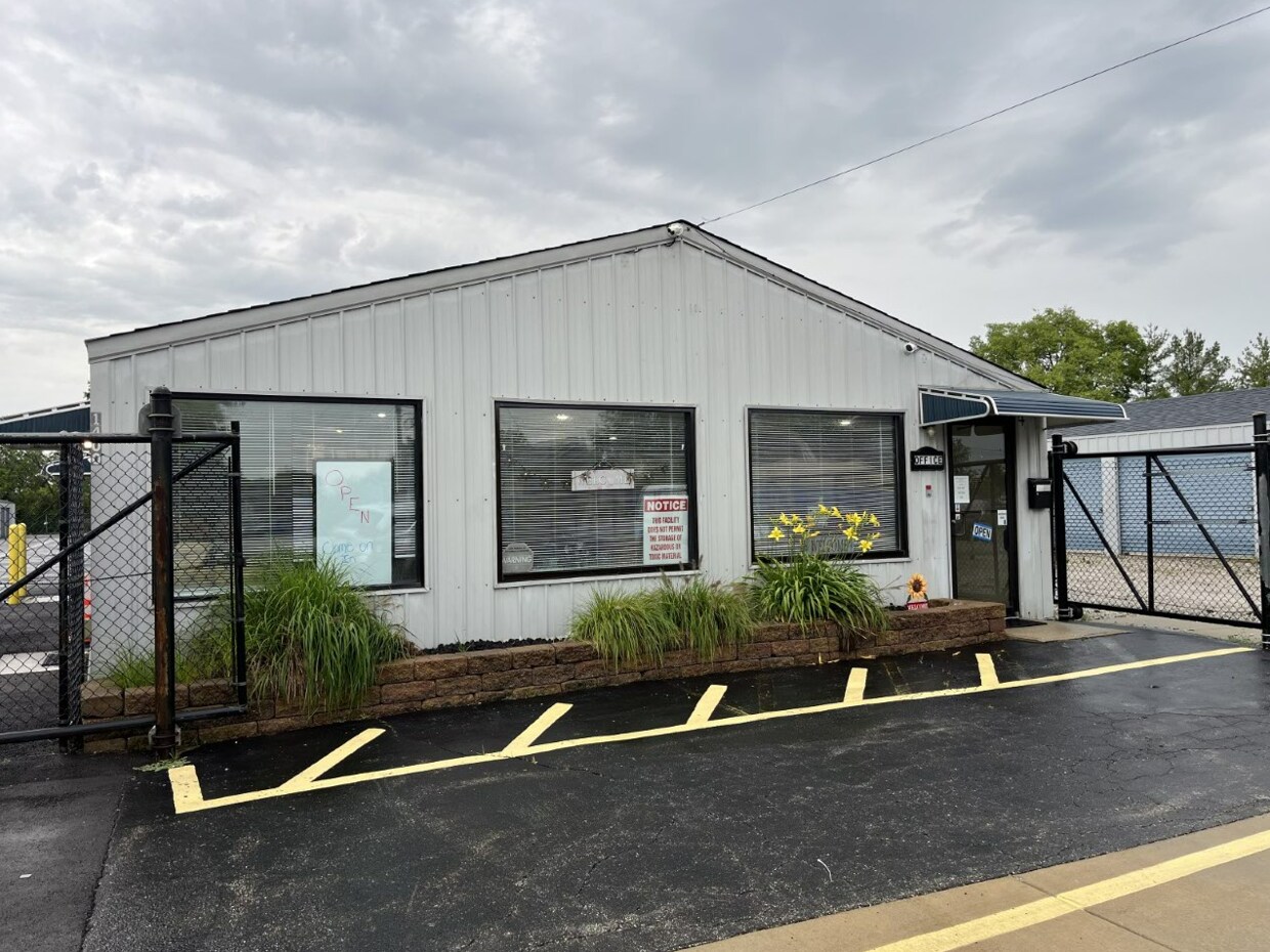 1400 E Main St, Brownsburg, IN for sale Primary Photo- Image 1 of 1