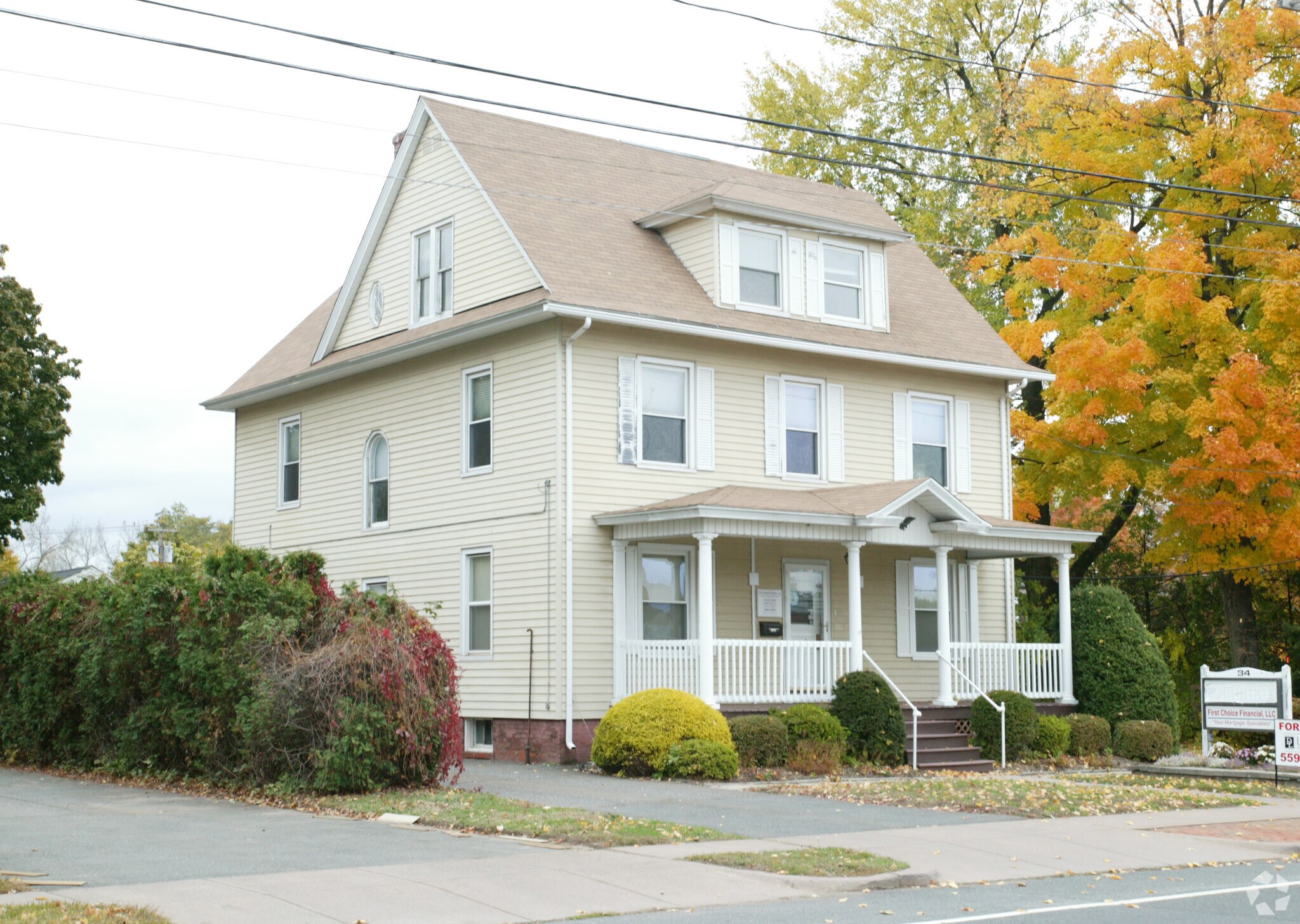 34 Bloomfield Ave, Windsor, CT for sale Primary Photo- Image 1 of 1