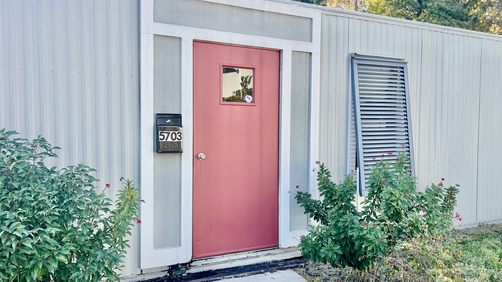 5703 S Macdill Ave, Tampa, FL for lease - Building Photo - Image 2 of 14