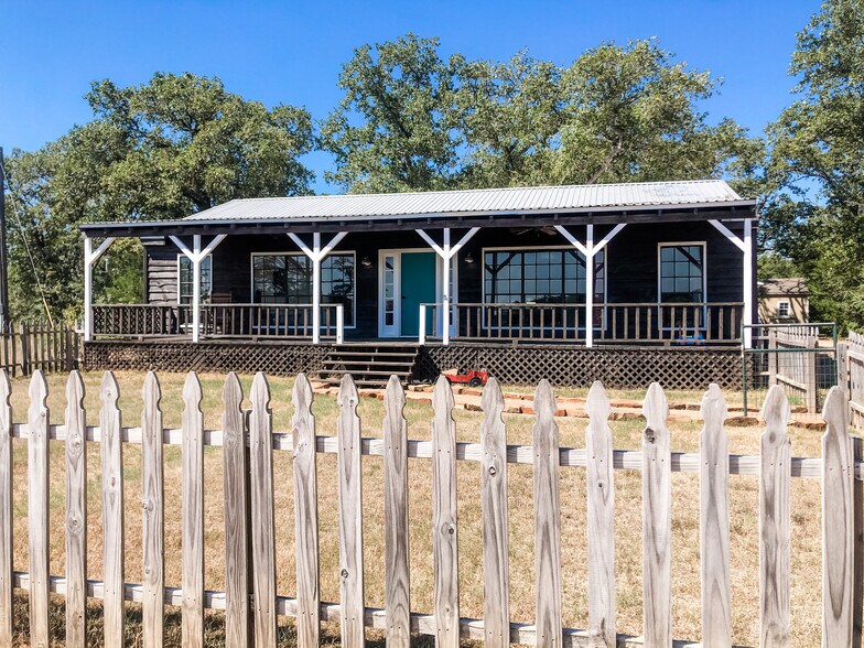 1810 Fm 1291, Ledbetter, TX for sale - Primary Photo - Image 1 of 1