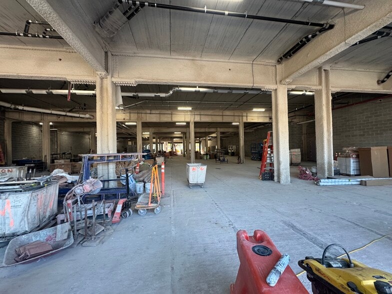 548 Utica Ave, Brooklyn, NY for lease - Interior Photo - Image 2 of 9