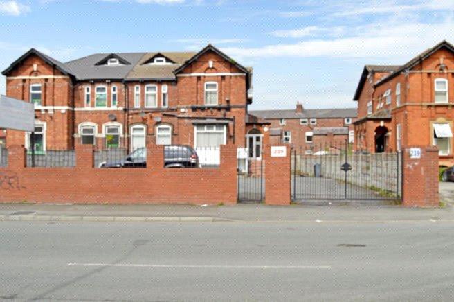 239 Dickenson Road, Manchester for sale - Primary Photo - Image 1 of 10
