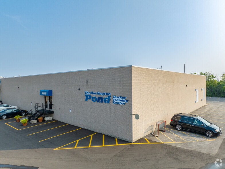 845 Harrington Ct, Burlington, ON for lease - Building Photo - Image 2 of 11