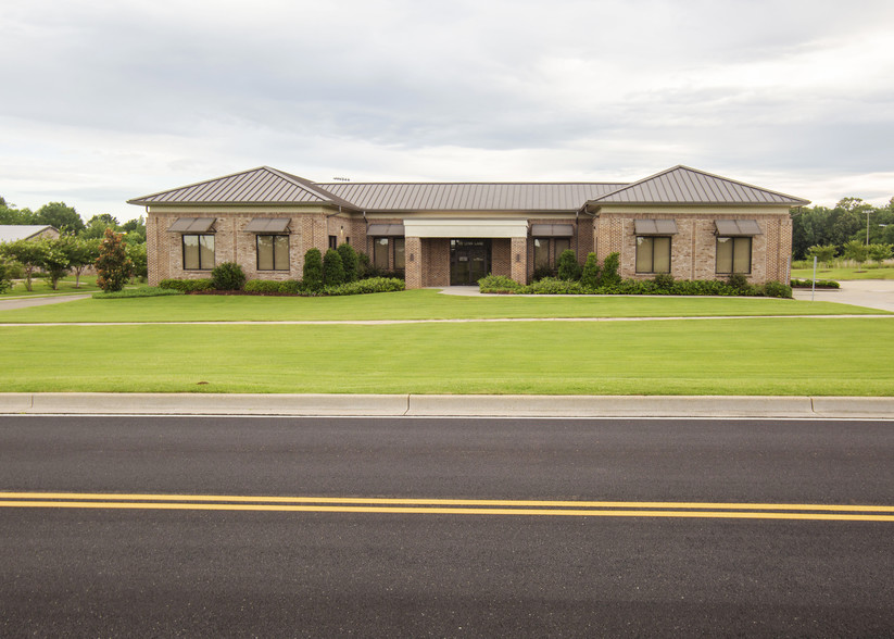 48 Lynn Ln, Starkville, MS for sale - Building Photo - Image 1 of 1