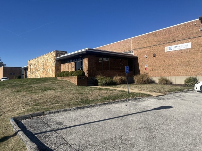 1419-1423 Strassner Dr, Brentwood, MO for lease - Building Photo - Image 1 of 9