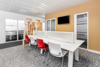 Camino Fuente de la Mora, 9, Madrid, Madrid for lease Interior Photo- Image 2 of 8