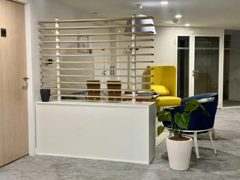 Office in Lyon for lease - Interior Photo - Image 3 of 13