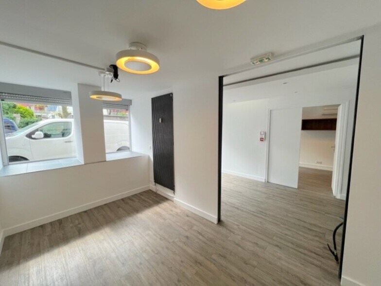 Office in Paris for lease - Building Photo - Image 3 of 17