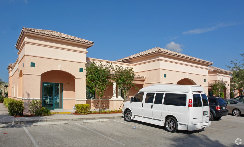 2233 N Commerce Pky, Weston, FL for lease - Primary Photo - Image 1 of 27
