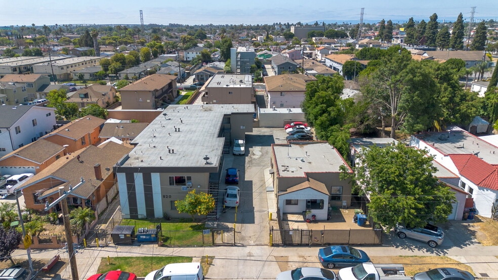 820 W 95th St, Los Angeles, CA for sale - Primary Photo - Image 1 of 19