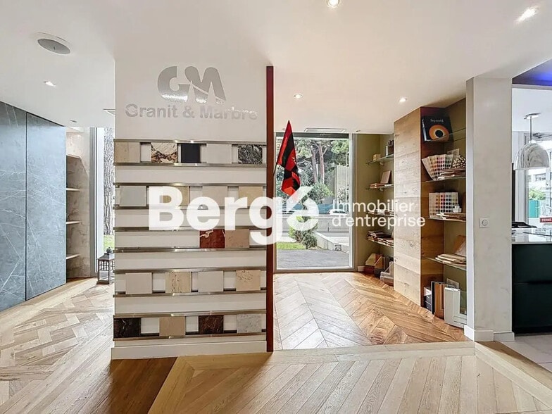 Retail in Saint-Laurent-du-Var for lease - Interior Photo - Image 3 of 8