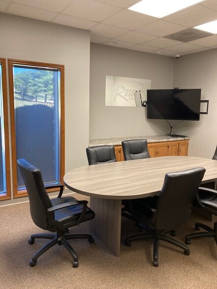 3225 W Truman Blvd, Jefferson City, MO for lease - Interior Photo - Image 2 of 8