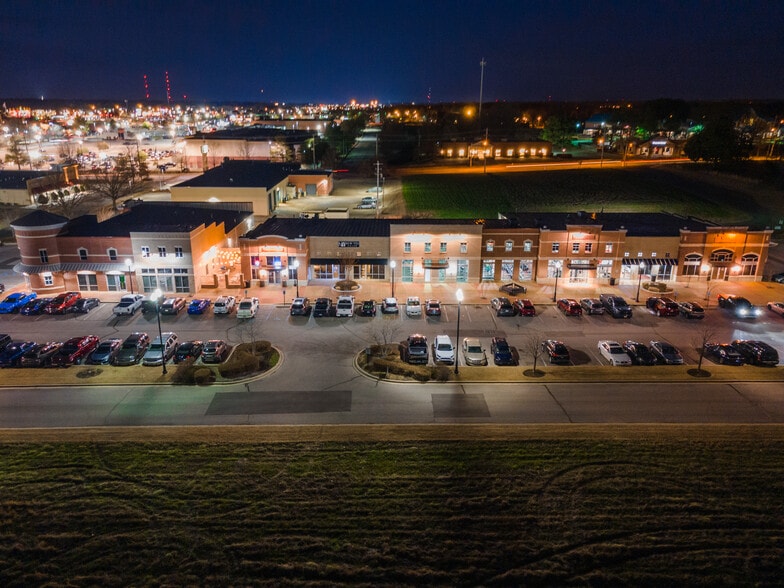 8100 Macon Station Dr, Cordova, TN for lease - Building Photo - Image 2 of 10