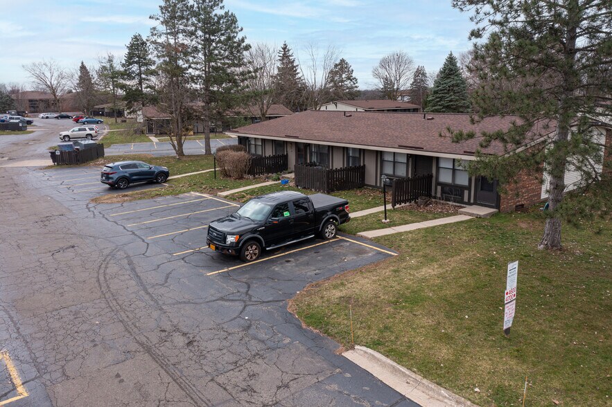 4651 Clayborne Dr, Kalamazoo, MI 49009 Clayborne Flatz