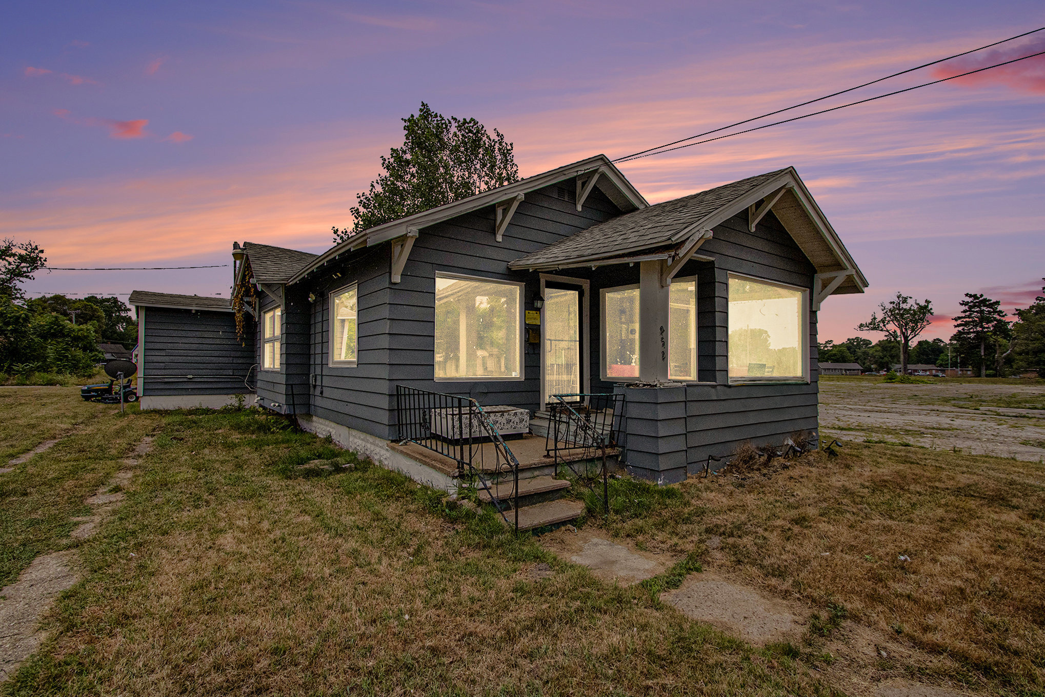 952 Pipestone St, Benton Harbor, MI for sale Building Photo- Image 1 of 17