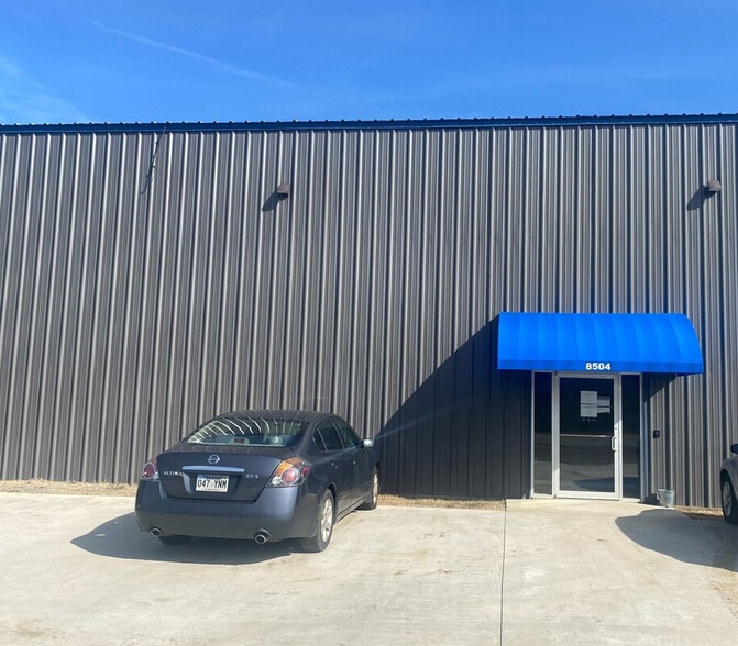 8504 Macarthur Dr, North Little Rock, AR for sale - Primary Photo - Image 1 of 44