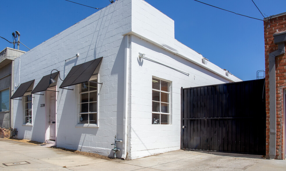 2228 Barry Ave, Los Angeles, CA for lease - Primary Photo - Image 1 of 26