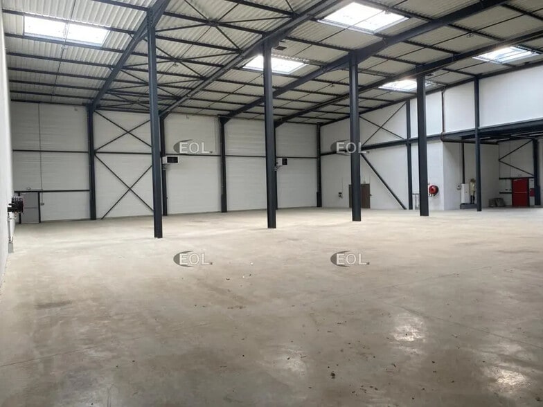 Industrial in Heyrieux for lease - Interior Photo - Image 2 of 14