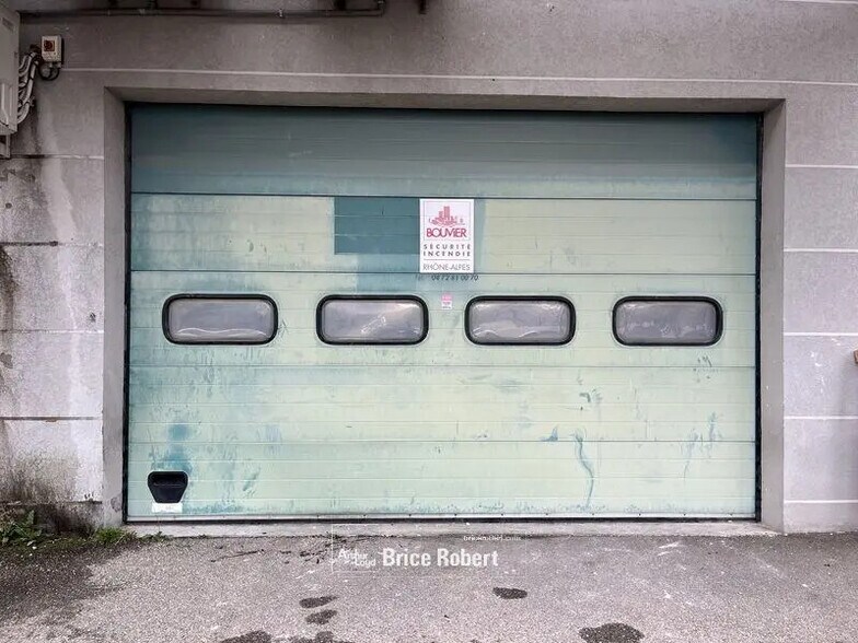 Flex in Bron for lease - Building Photo - Image 3 of 8